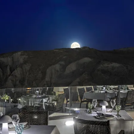 Desiterra & Hotel Fira (Santorini)