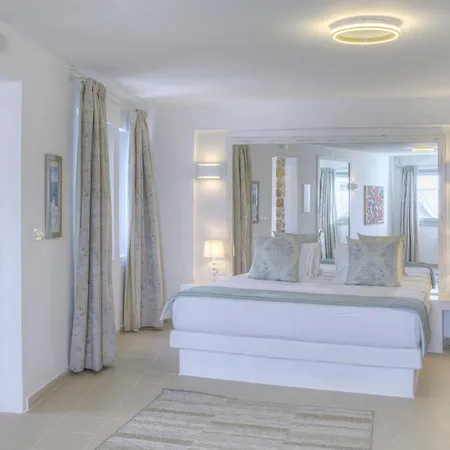 Desiterra & Hotel Fira (Santorini)